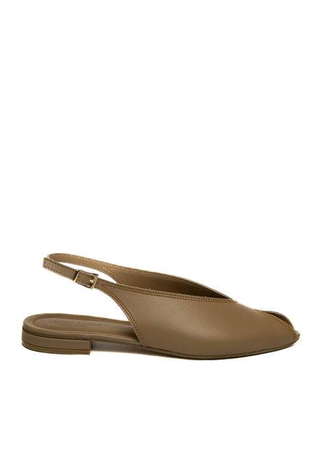  LAUREN HUTTON | D15SASSY-TAUPE